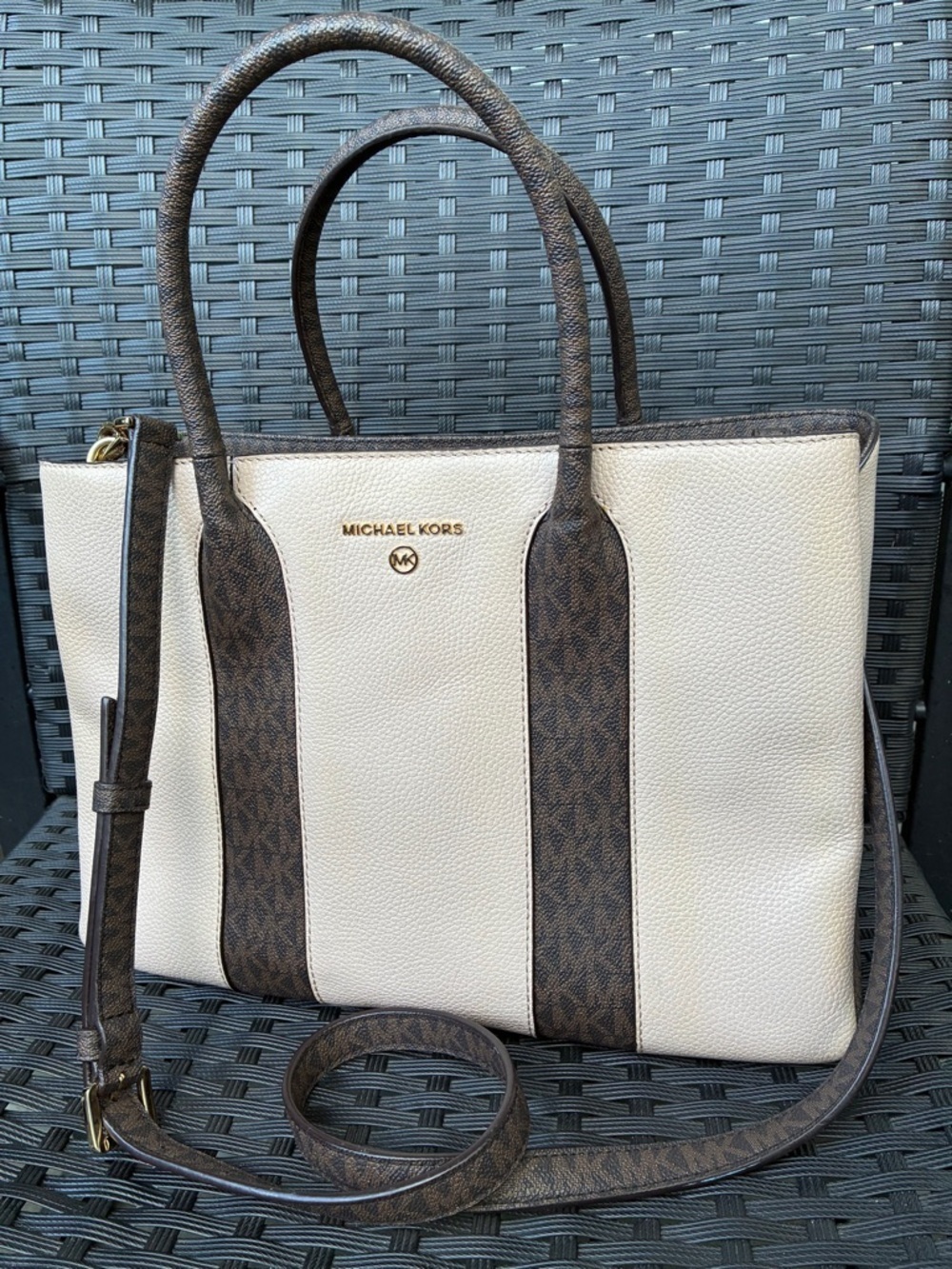 MICHAEL KORS BAG,Authentic Michael Kors Crossbody Bag. - Picture 7 of 16